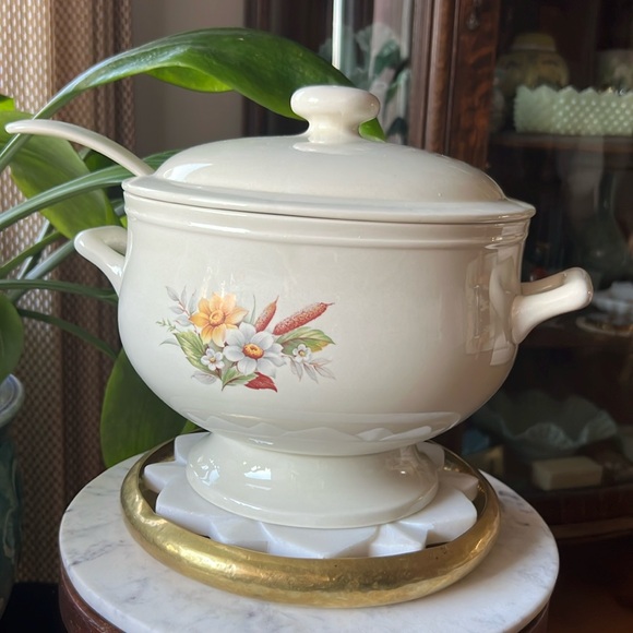 Vintage Floral Pedestal Tureen With Ladle / Large Ceramic Cottage Style - Picture 12 of 12